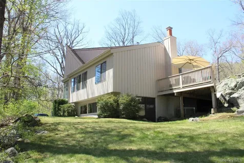 11 Manor Drive Goldens Bridge NY 10526