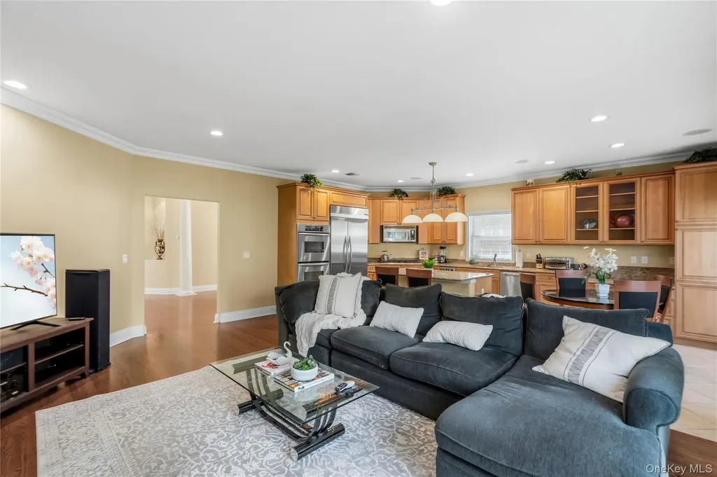 185 Sagamore Drive Plainview NY 11803