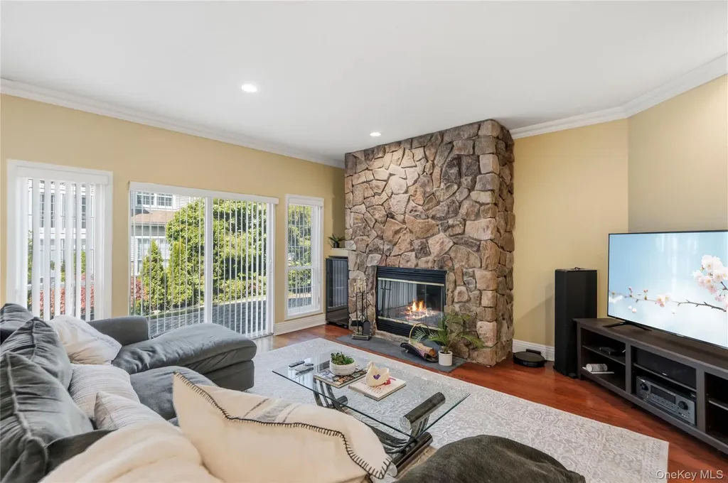 185 Sagamore Drive Plainview NY 11803
