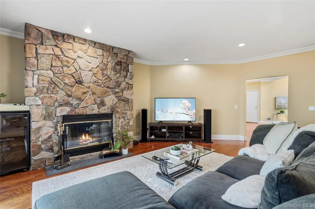 185 Sagamore Drive Plainview NY 11803