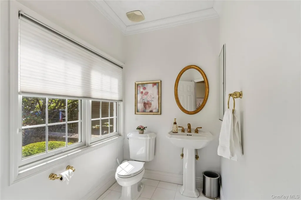 185 Sagamore Drive Plainview NY 11803