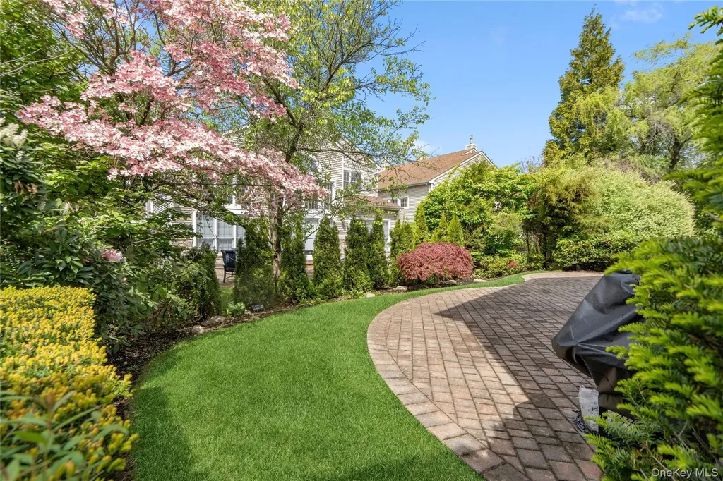 185 Sagamore Drive Plainview NY 11803