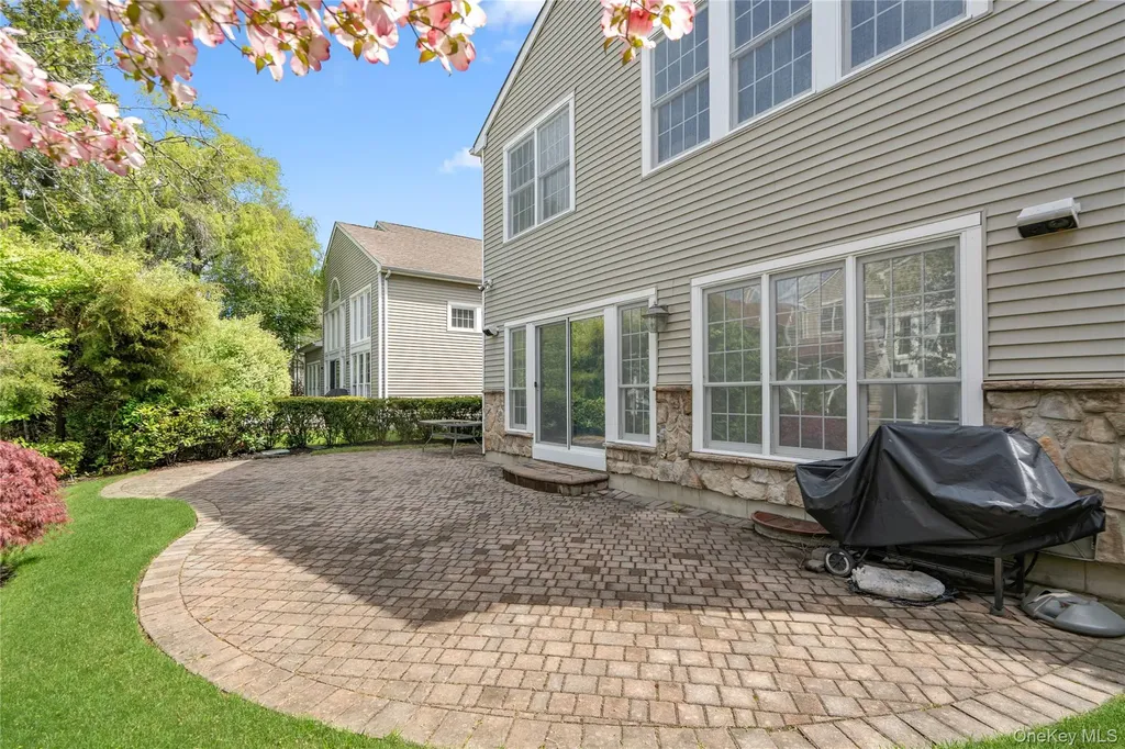 185 Sagamore Drive Plainview NY 11803