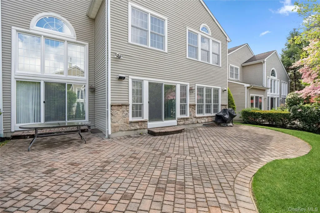 185 Sagamore Drive Plainview NY 11803