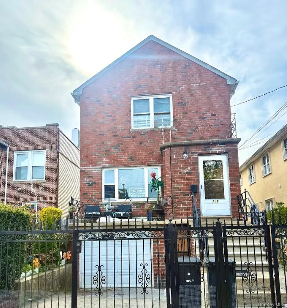2719 Hering Avenue Bronx NY 10469