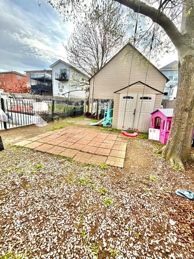 2719 Hering Avenue Bronx NY 10469