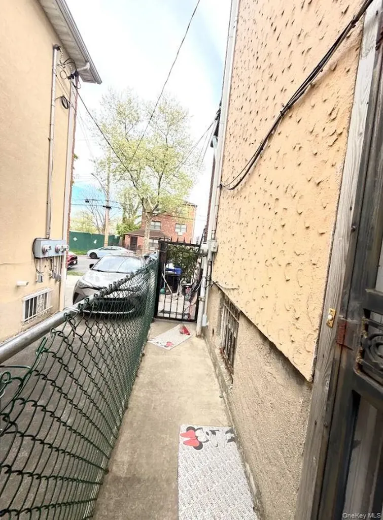 2719 Hering Avenue Bronx NY 10469