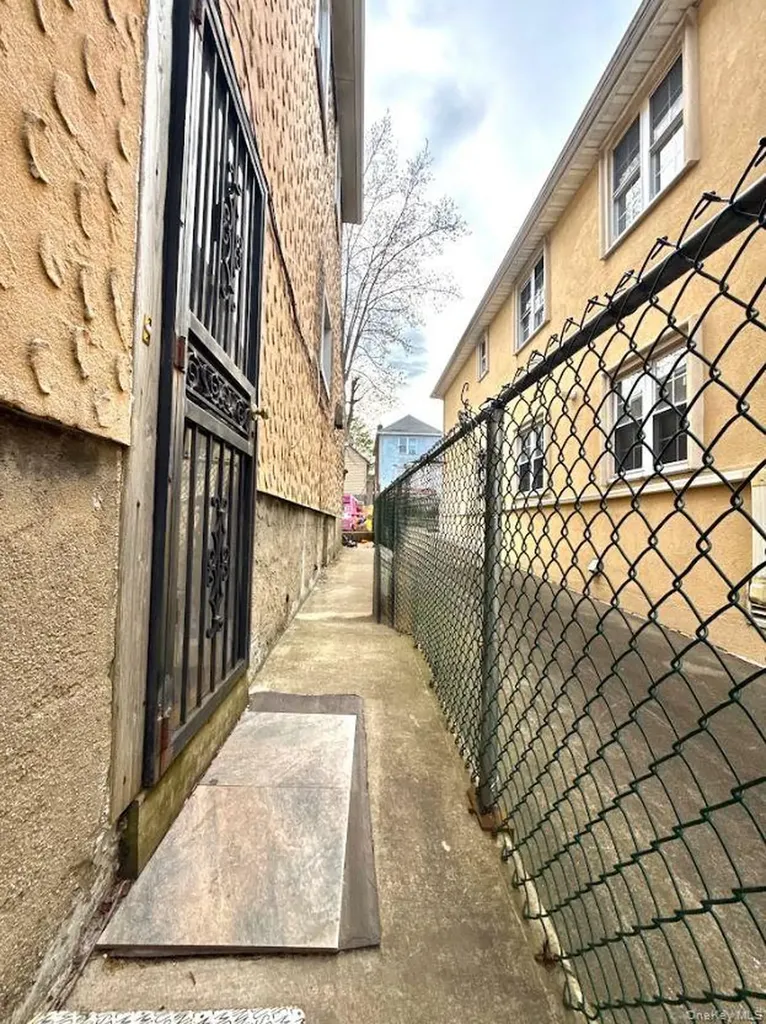 2719 Hering Avenue Bronx NY 10469