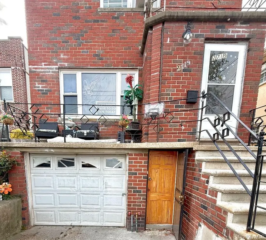 2719 Hering Avenue Bronx NY 10469