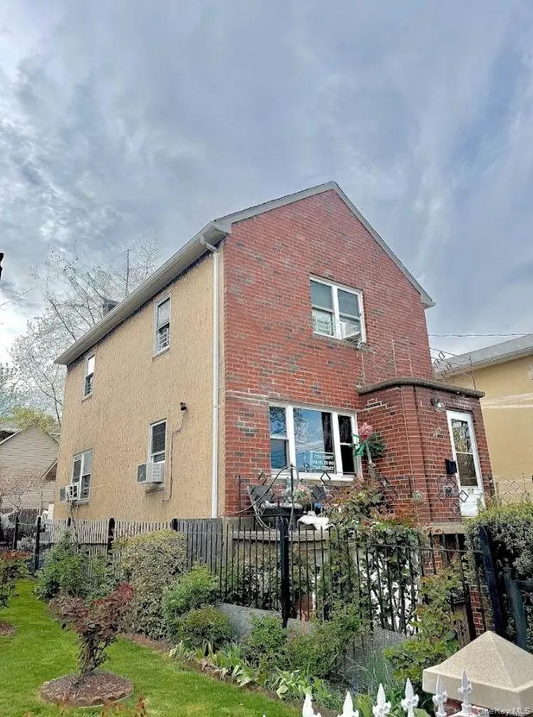 2719 Hering Avenue Bronx NY 10469