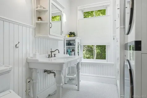 215 River Road Nyack NY 10960
