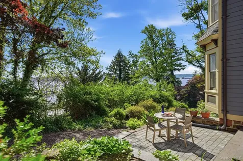 215 River Road Nyack NY 10960