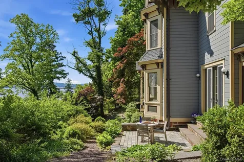 215 River Road Nyack NY 10960