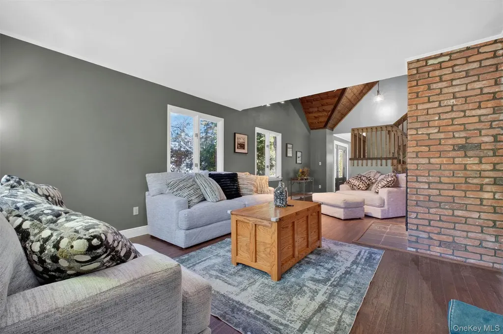 40 Brentwood Drive Poughkeepsie NY 12603