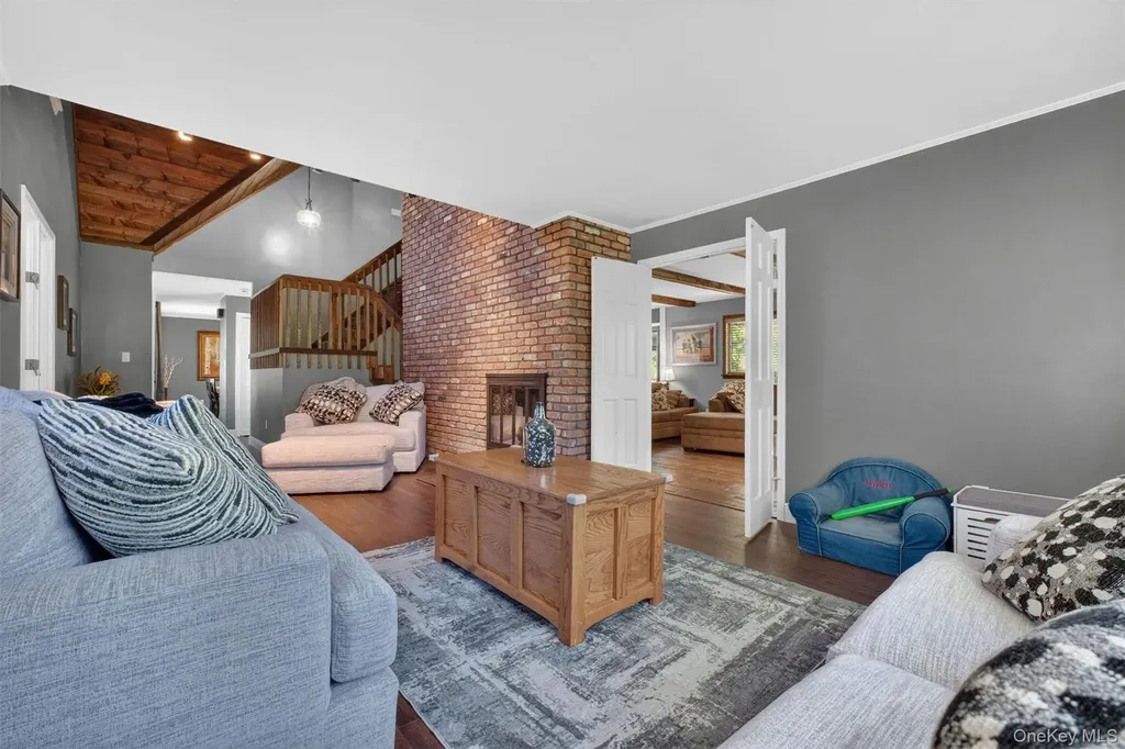 40 Brentwood Drive Poughkeepsie NY 12603