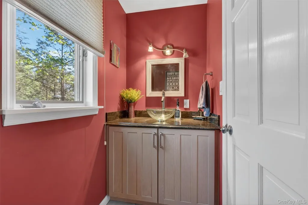 40 Brentwood Drive Poughkeepsie NY 12603
