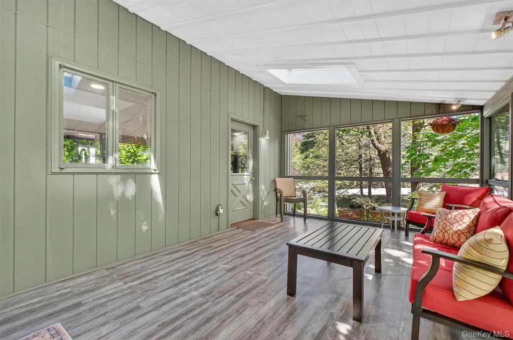 40 Brentwood Drive Poughkeepsie NY 12603