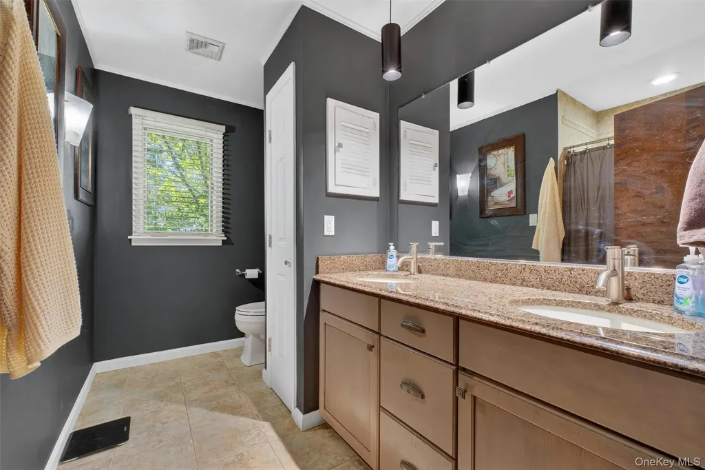 40 Brentwood Drive Poughkeepsie NY 12603