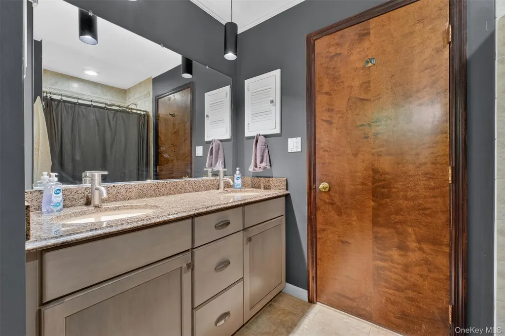 40 Brentwood Drive Poughkeepsie NY 12603