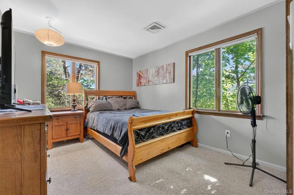 40 Brentwood Drive Poughkeepsie NY 12603