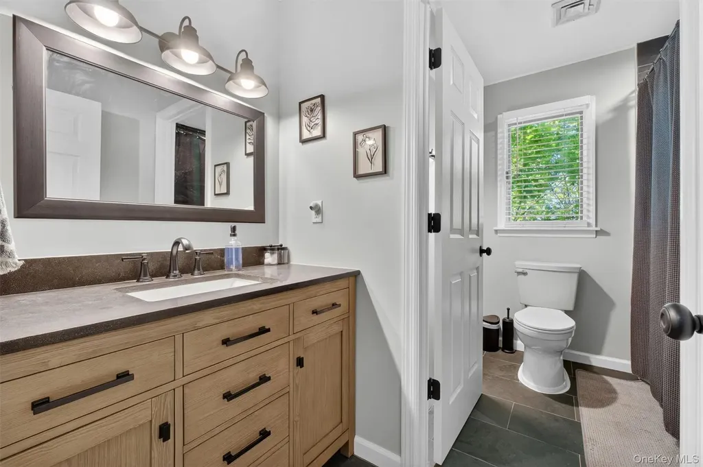 40 Brentwood Drive Poughkeepsie NY 12603