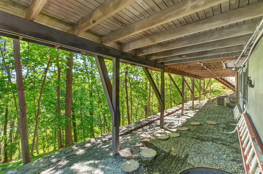 40 Brentwood Drive Poughkeepsie NY 12603