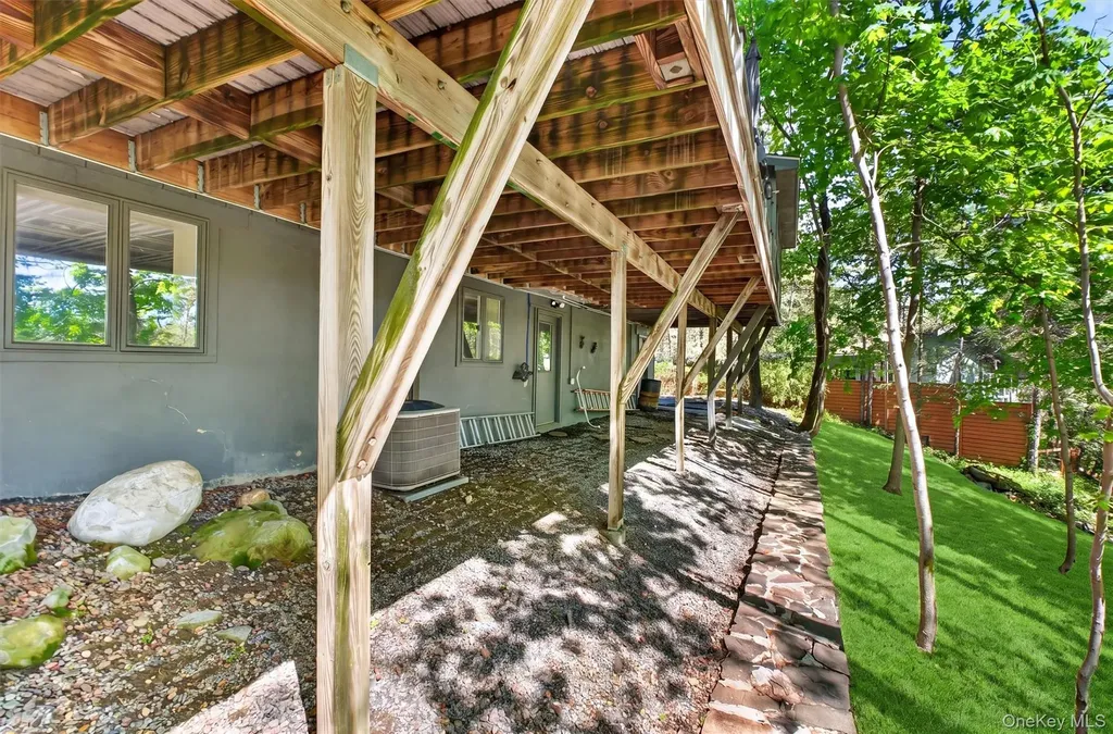 40 Brentwood Drive Poughkeepsie NY 12603