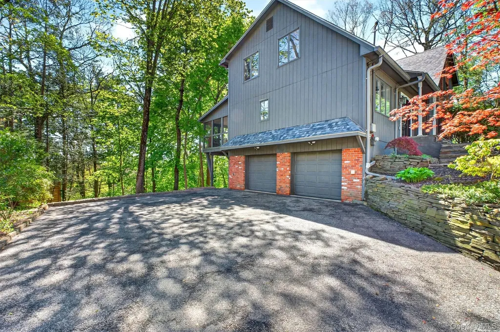 40 Brentwood Drive Poughkeepsie NY 12603