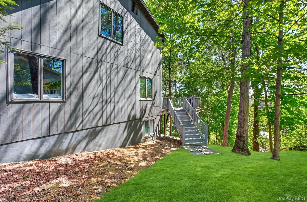 40 Brentwood Drive Poughkeepsie NY 12603