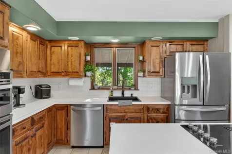 40 Brentwood Drive Poughkeepsie NY 12603