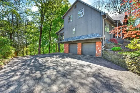 40 Brentwood Drive Poughkeepsie NY 12603