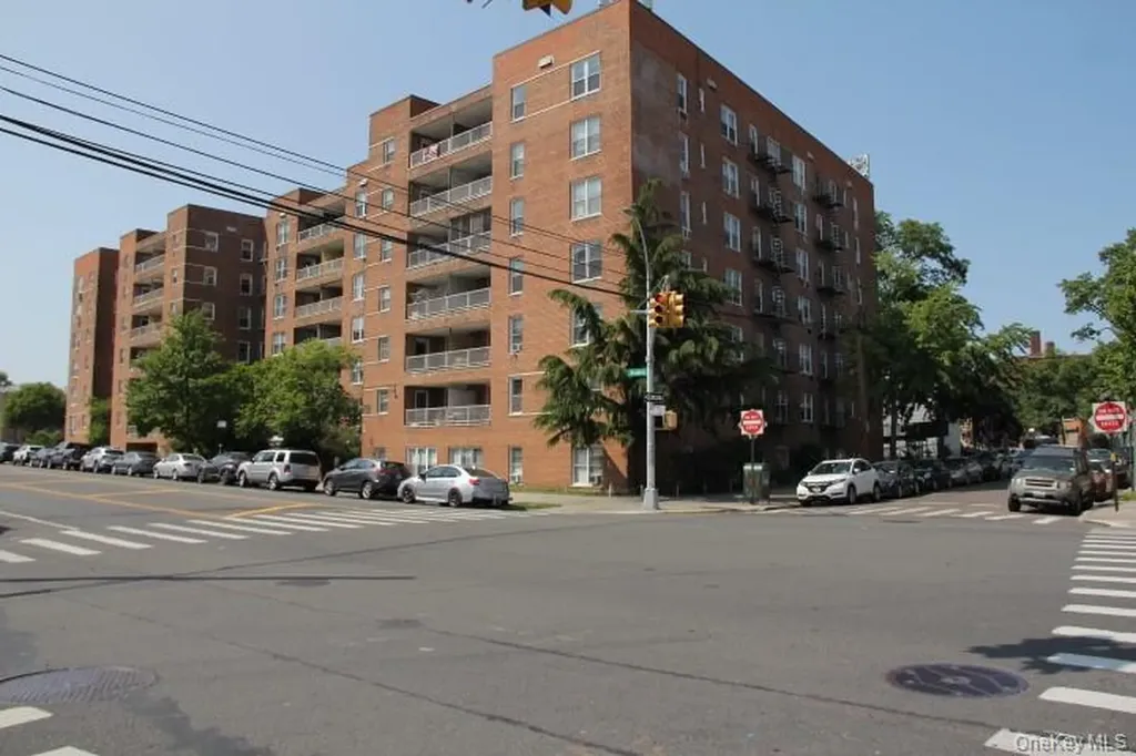 60-11 Broadway Woodside NY 11377