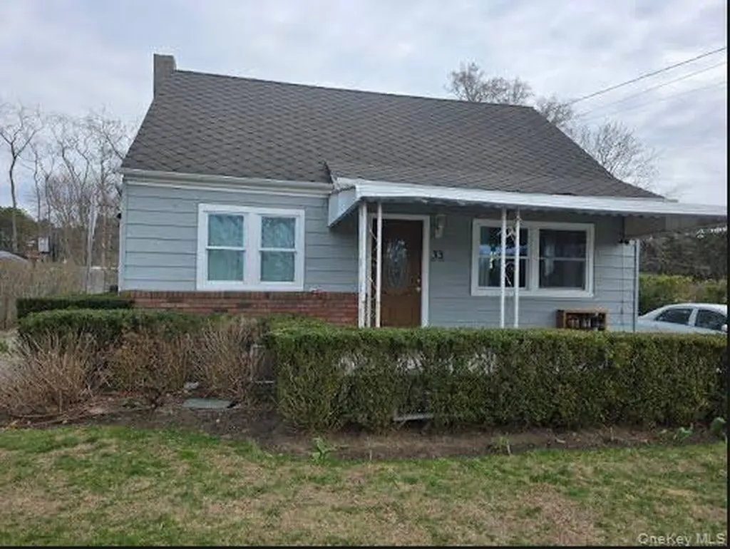 33 Brown Street Riverhead NY 11901