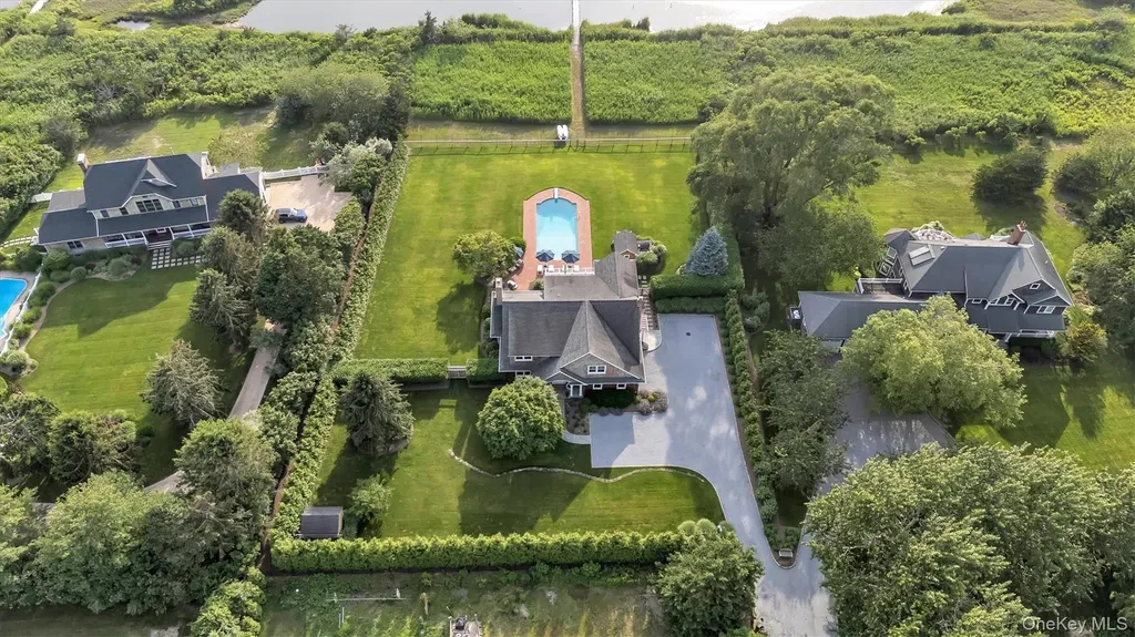 13A Brushy Neck Lane Westhampton NY 11977