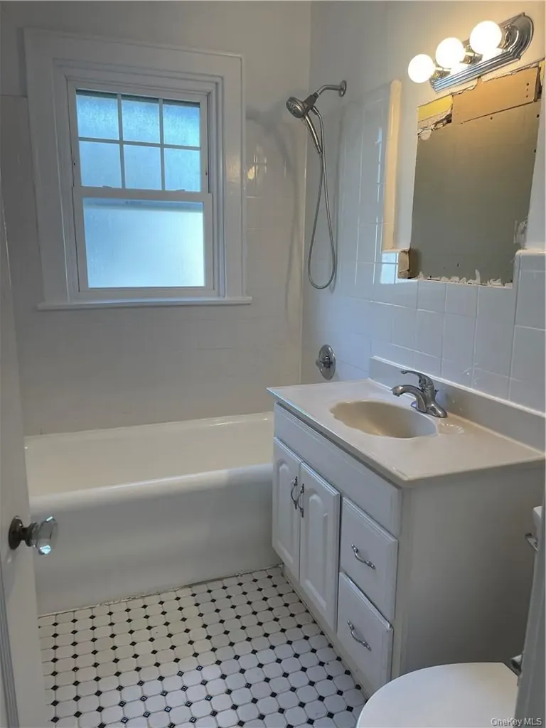 35 E Birch Street Mount Vernon NY 10552