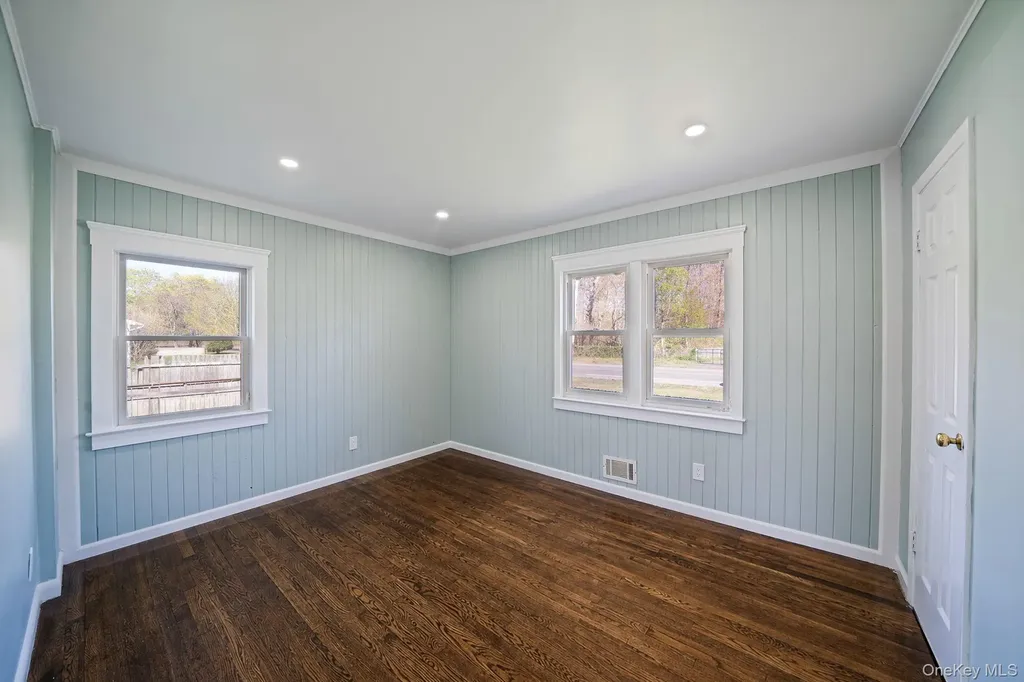 150 Spur Drive S Bay Shore NY 11706