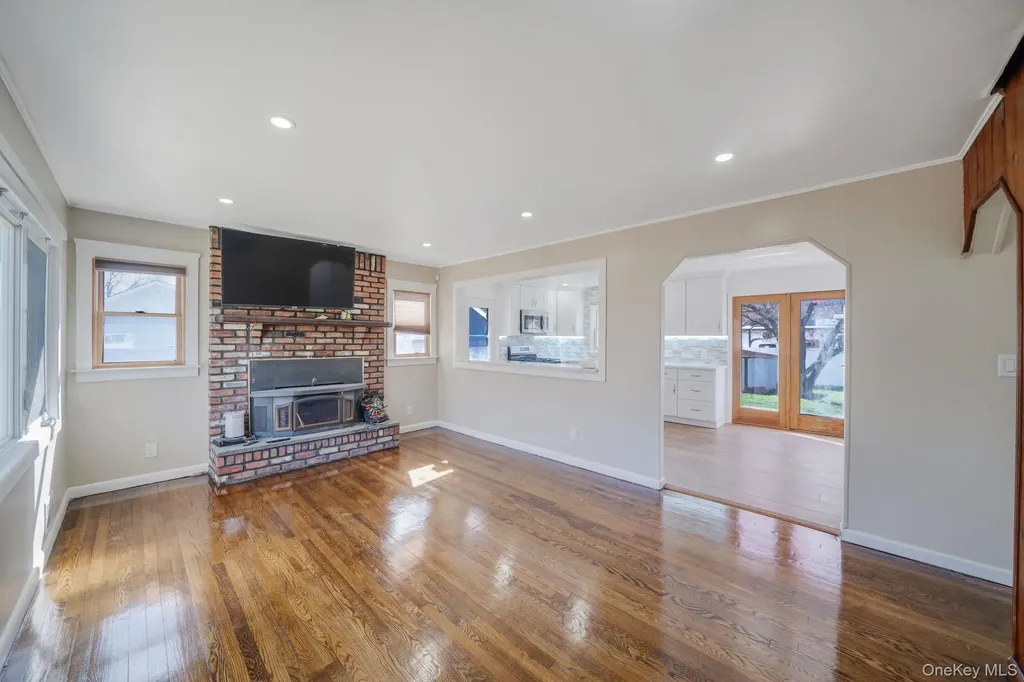 150 Spur Drive S Bay Shore NY 11706