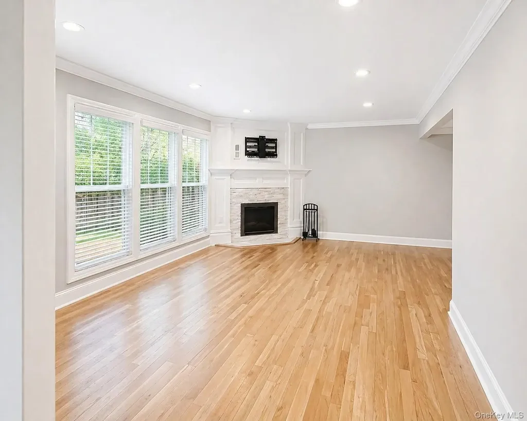 109 Aspen Drive E Woodbury NY 11797
