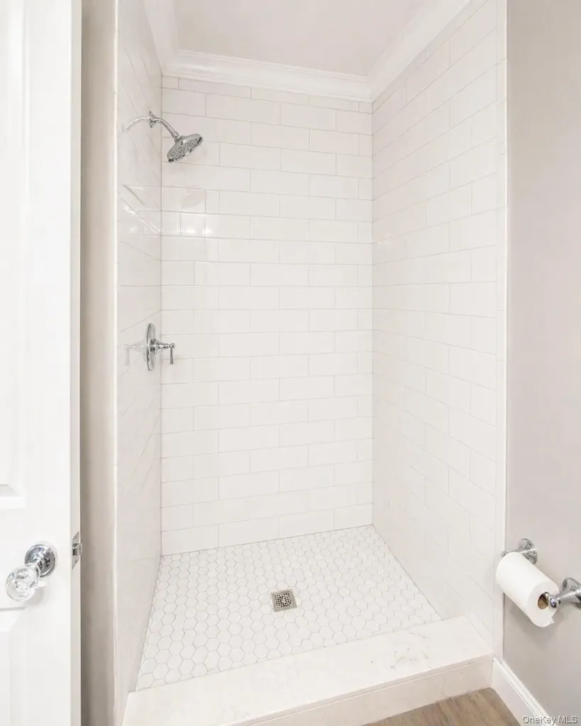 109 Aspen Drive E Woodbury NY 11797