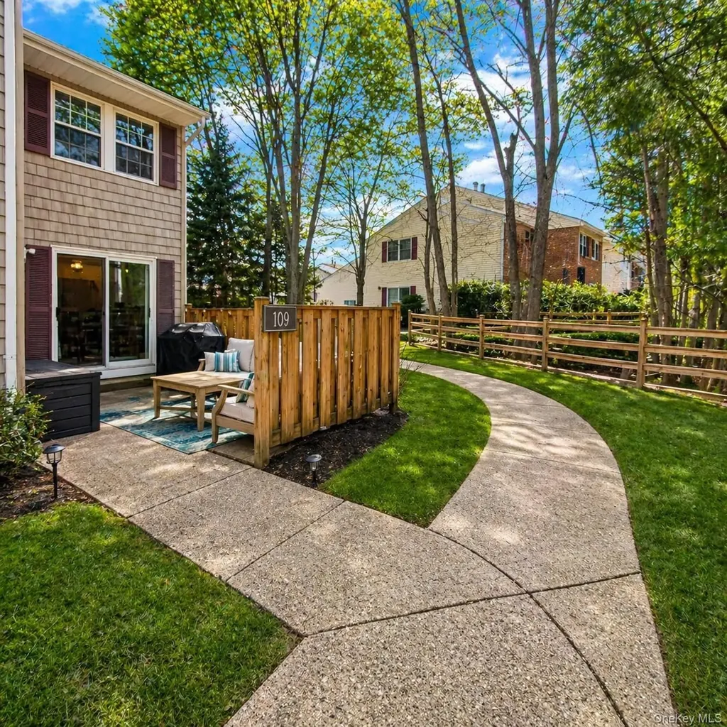 109 Aspen Drive E Woodbury NY 11797