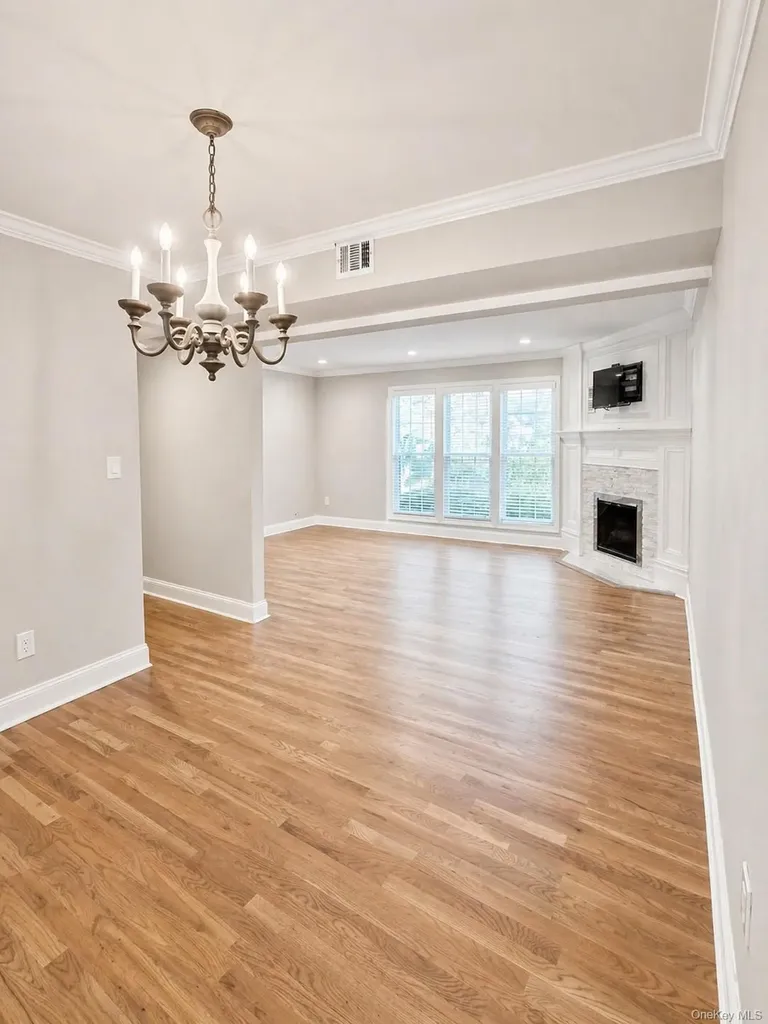 109 Aspen Drive E Woodbury NY 11797