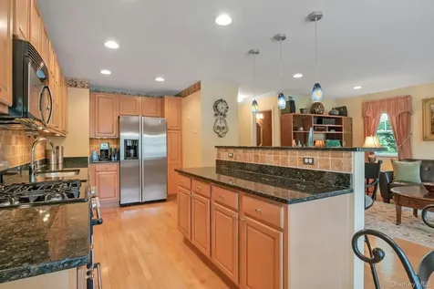 81 Hillcrest Lane Peekskill NY 10566
