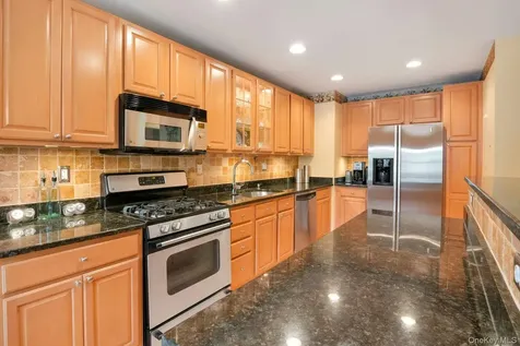 81 Hillcrest Lane Peekskill NY 10566