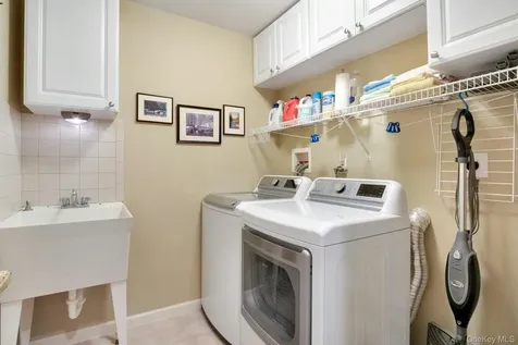 81 Hillcrest Lane Peekskill NY 10566