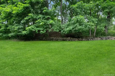 81 Hillcrest Lane Peekskill NY 10566