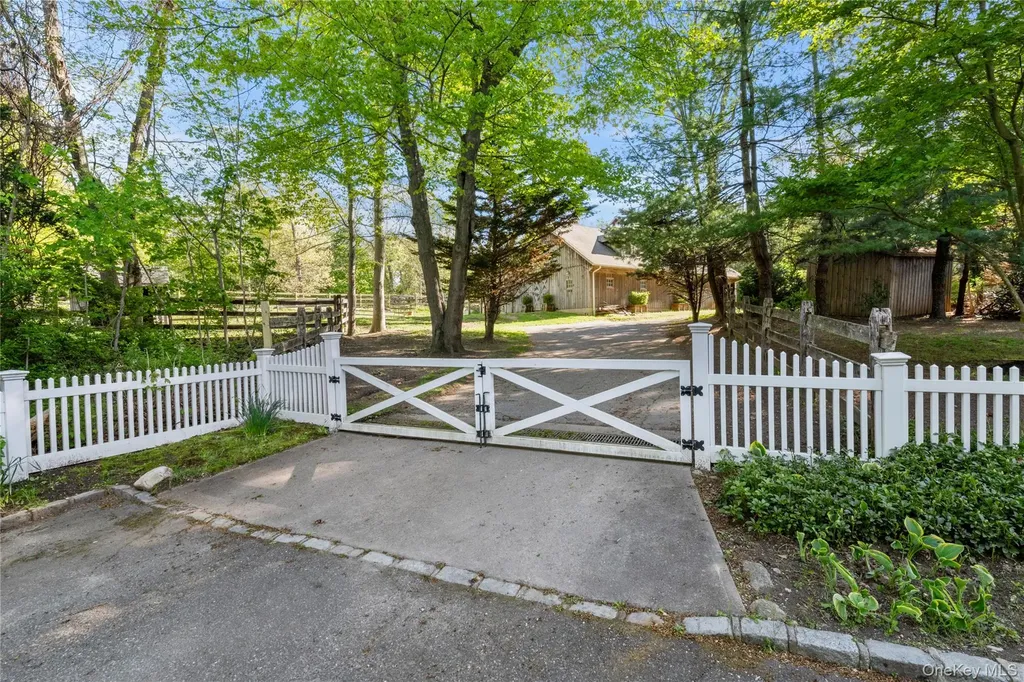 Locust Valley NY 11560