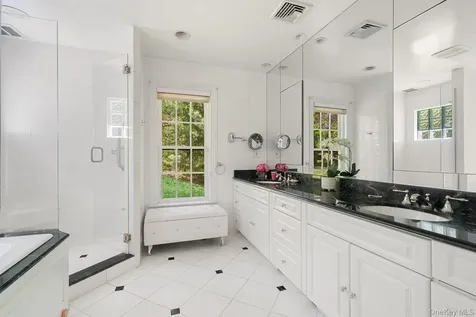 Locust Valley NY 11560
