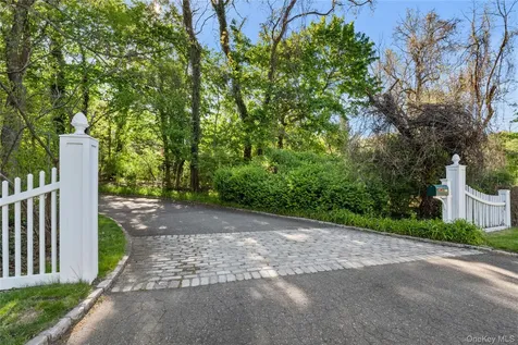 Locust Valley NY 11560