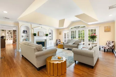 Locust Valley NY 11560