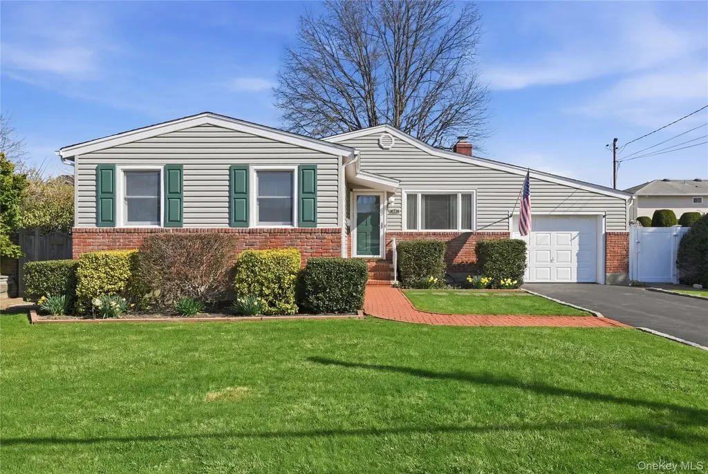 223 N Cedar Street Massapequa NY 11758